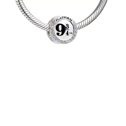Détails éclatants de la Perle Plateforme 9 3/4 en Argent 925ème avec cristaux - Harry Potter, symbole d'élégance et d'univers sorcier.