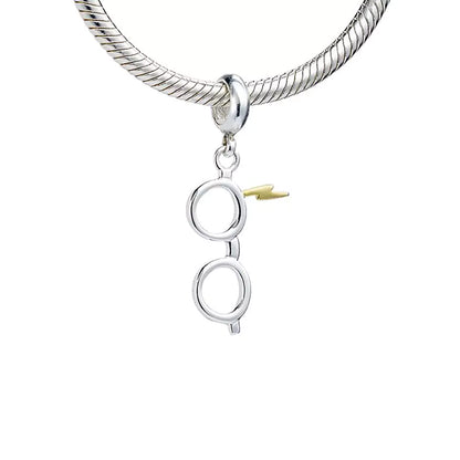 Vue rapprochée du Pendentif Charm Éclair et Lunettes en Argent 925ème - Harry Potter, une pièce unique à ajouter à votre collection de bijoux.