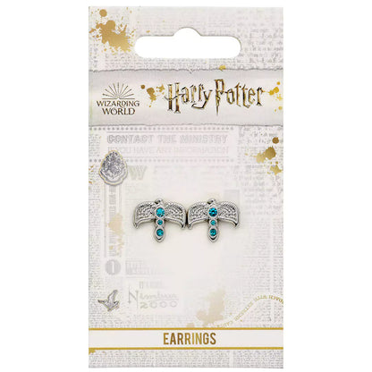 Gros plan sur les Boucles d’oreille puces diadème de Serdaigle - Harry Potter, montrant le design unique et la qualité supérieure de ces bijoux emblématiques.