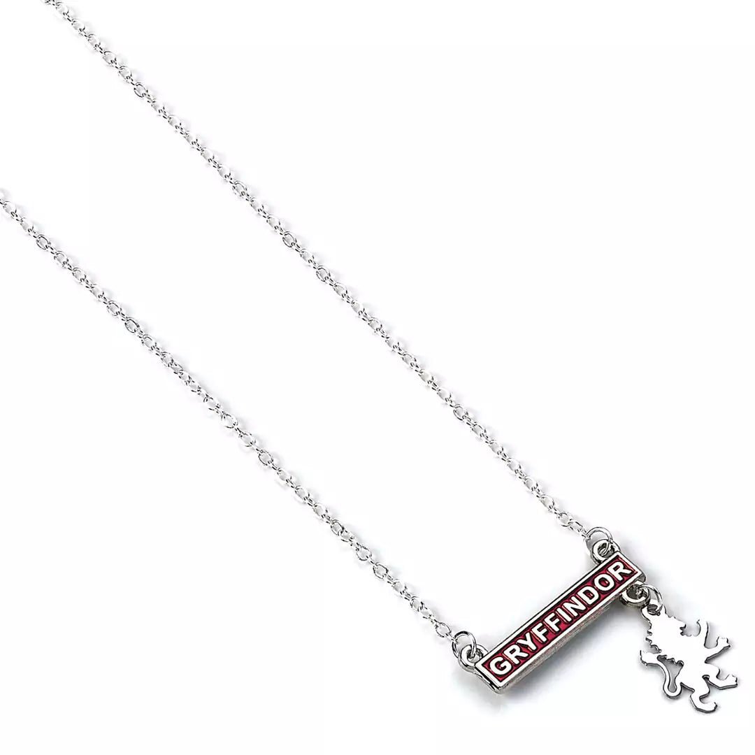 Collier Plaque Gryffondor - un accessoire tendance représentant le lion de Gryffondor, parfait pour ajouter une touche magique à votre style quotidien.