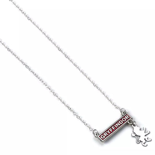 Collier Plaque Gryffondor - un accessoire tendance représentant le lion de Gryffondor, parfait pour ajouter une touche magique à votre style quotidien.