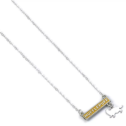 Collier Plaque Poufsouffle - Accessoire magique de Harry Potter avec pampille charmante, illustrant la fierté d'appartenir à la maison Poufsouffle.