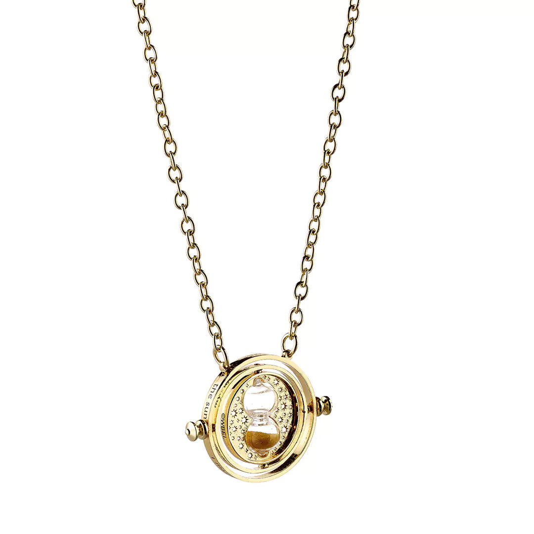 Zoom sur le Collier Retourneur de Temps Tournant 30 mm, affichant ses détails raffinés et la chaîne en maille serpent de 40 cm.