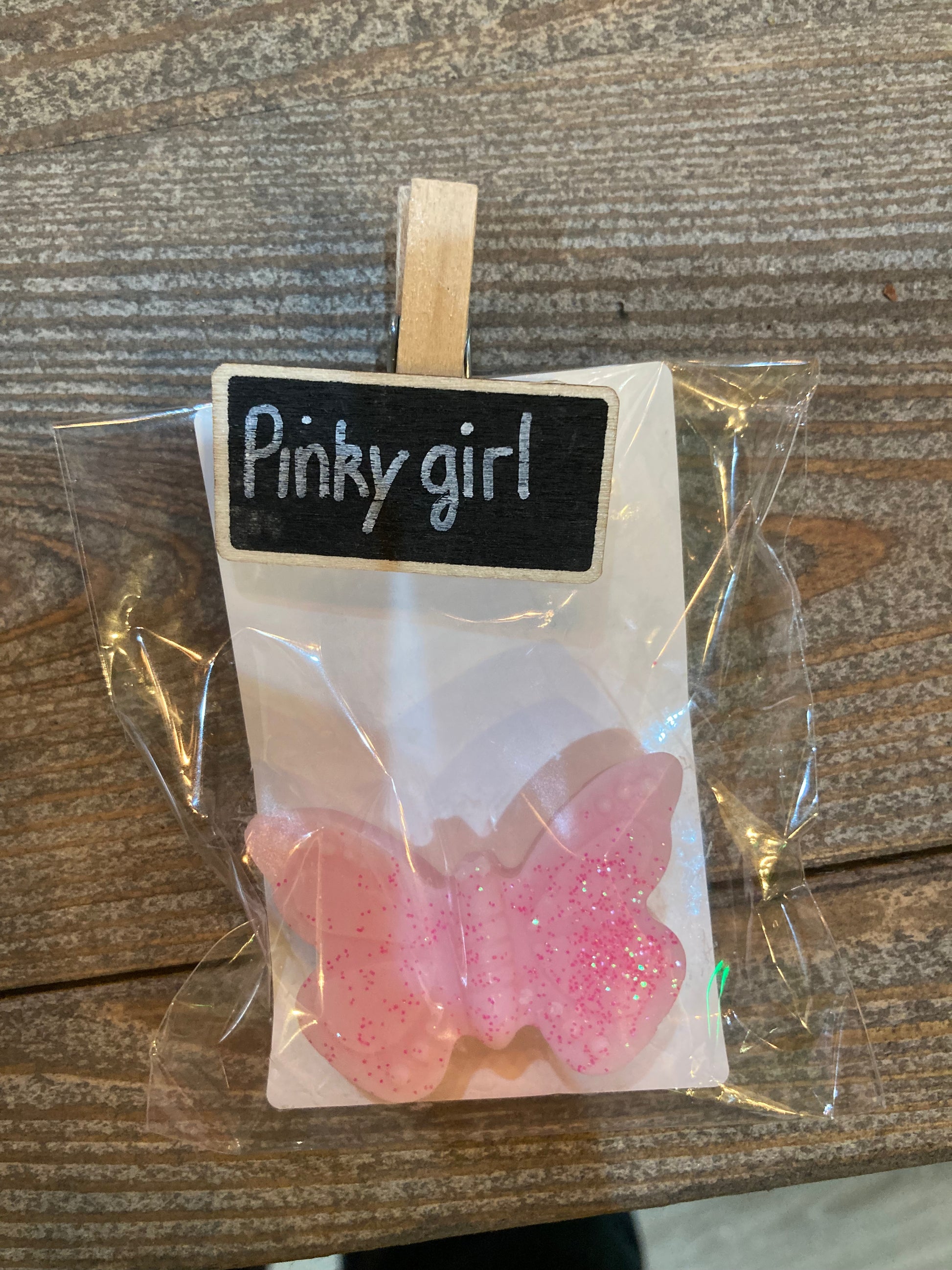 Élégantes cires parfumées, disponibles en 14 parfums, inspirées des senteurs de Grasse, par L'Atelier de Carou.