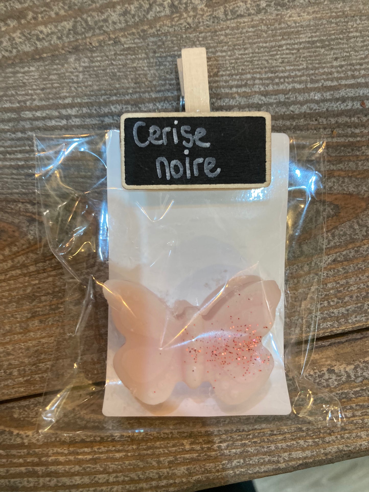 Fondants parfumés L'Atelier de Carou, fabriqués à base de cire de soja écologique, offrant une combustion propre et sans produits chimiques.