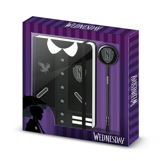 Pack carnet et stylo Uniforme de Wednesday - un accessoire gothique incontournable pour les fans, idéal pour la créativité et l'originalité.