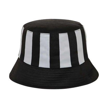 Détails du Bob Nevermore inspiré de Wednesday, un chapeau qui souligne le charme unique et intrigant de votre style.