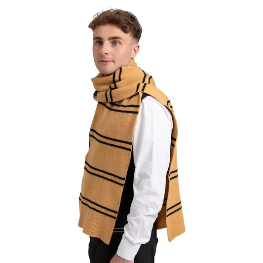 Détails de l'Écharpe Poufsouffle Harry Potter, présentant ses rayures fines et sa qualité supérieure idéale pour les sorciers.