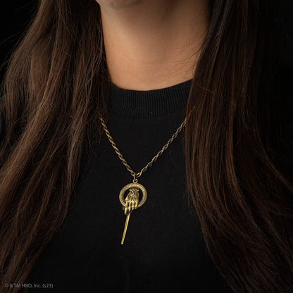 Collier Main du Roi - Un bijou captivant inspiré de Game of Thrones, luxueux et distinctif, mettant en avant le motif emblématique de la Main du Roi.