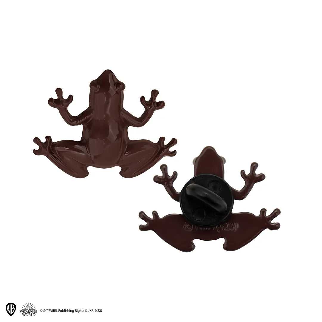 Présentation du Pin’s Chocogrenouille - Harry Potter avec sa boîte originale, un cadeau idéal pour les passionnés de magie.