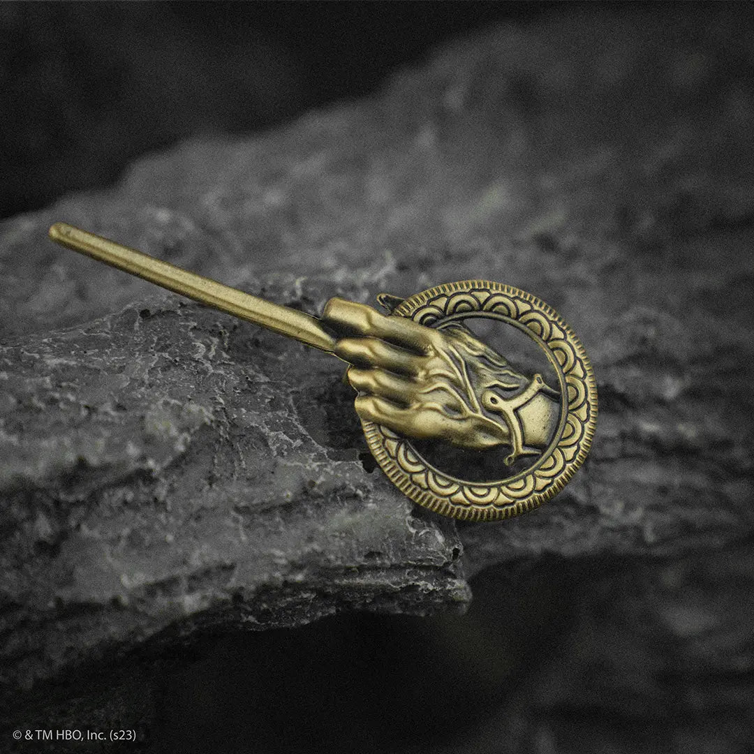 La Broche Main du Roi - Game of Thrones, accessoire parfait pour ajouter une touche spéciale à votre garde-robe, inspirée de Westeros.