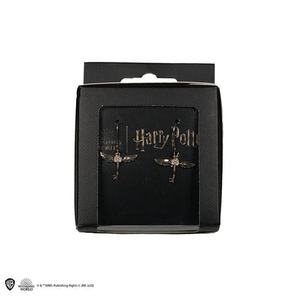 Boucles d’oreilles clé volante - Harry Potter portées, ajoutant une touche chic et magique à une tenue.