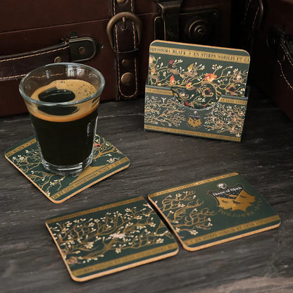 Détails des sous-verres Famille Black Harry Potter, fabriqués en liège et plastique de haute qualité, ajoutant une touche de mystère à votre décoration.