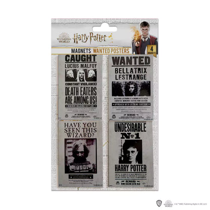 Set de 4 magnets - Affiches Wanted - Harry Potter, illustrant des scènes emblématiques et des affiches mémorables du monde sorcier.