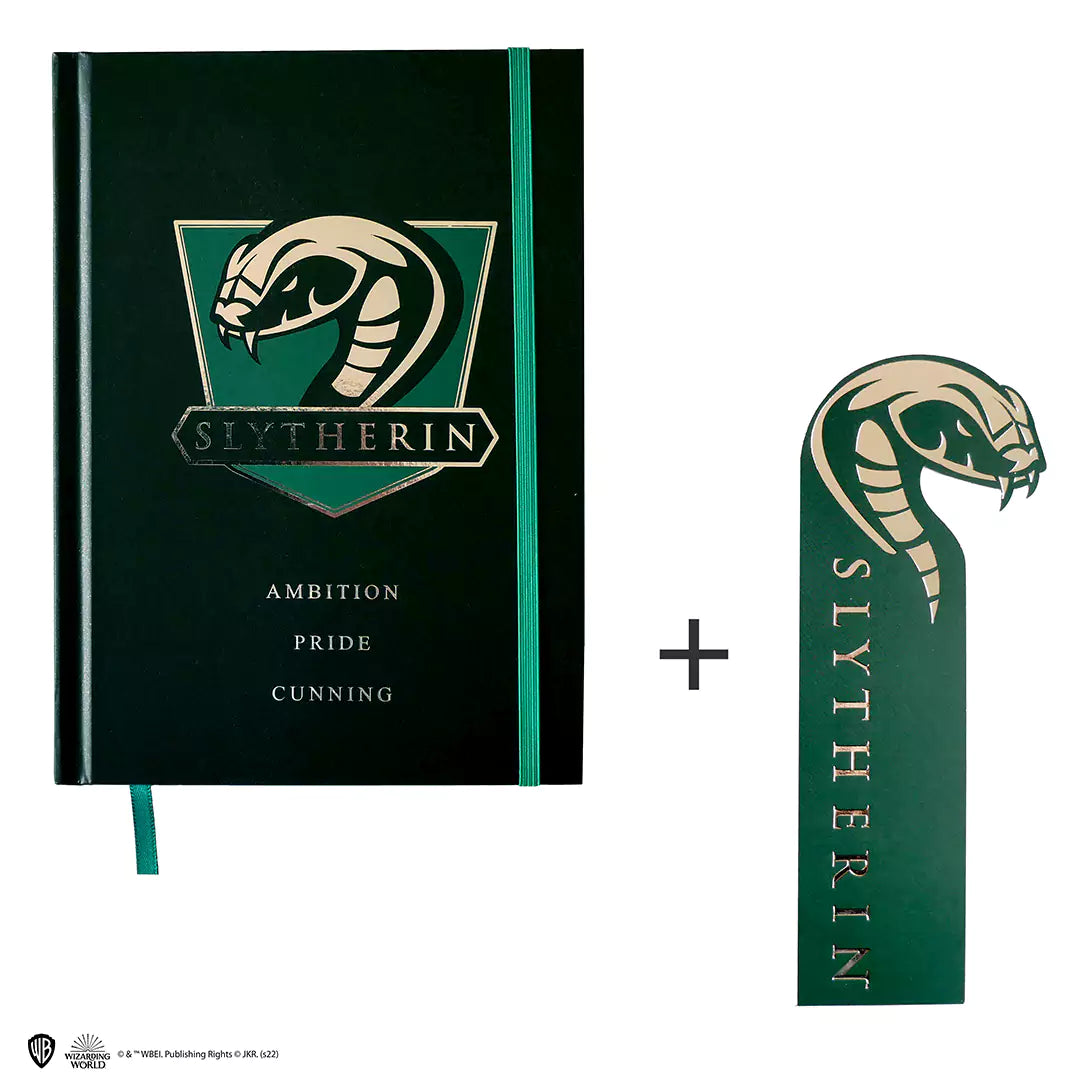 Découvrez le carnet rigide et marque-page - Blason de Serpentard, un accessoire élégant pour les fans de l'univers magique, parfait pour capturer toutes vos pensées.