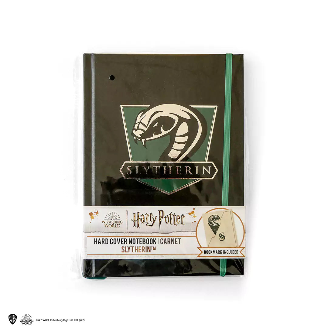 Détails du Carnet rigide et marque-page - Blason de Serpentard, révélant les 160 pages de papier de haute qualité pour une écriture fluide et captivante.