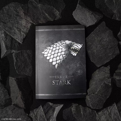 Couverture souple du carnet Stark - Game of Thrones, un visuel captivant qui rend hommage à l'univers épique de la série.
