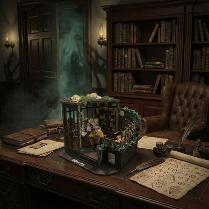 Miniature parfum L'Atelier du Renard Parfumeur, collection exclusive de Mihne Creations, encapsulant la sophistication et l'élégance.