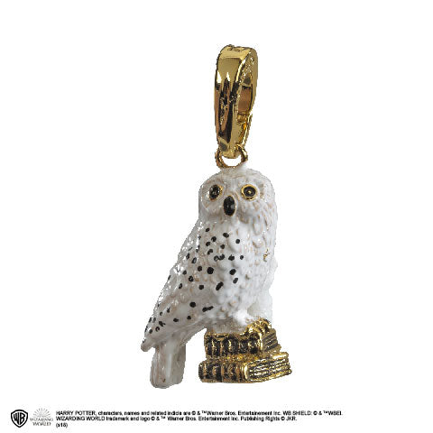 Charm Lumos Hedwige - Bijou magique de Harry Potter en plaqué or représentant le fidèle hibou de Harry, symbole d'espoir et de lumière, ajoutant une touche élégante à votre collection.