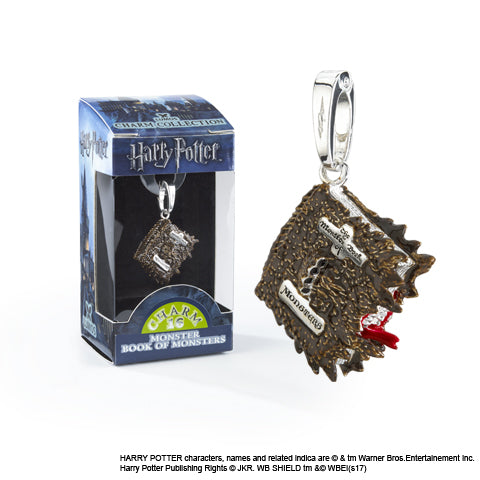 Charm Lumos en plaqué argent représentant Le monstrueux livre des monstres - une pièce emblématique de l'univers Harry Potter, alliant magie et symbolisme.
