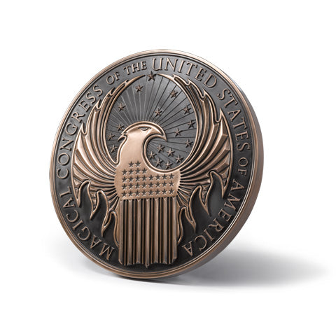 Plaque Murale Macusa - Animaux Fantastiques en résine, un chef-d'œuvre décoratif affichant le symbole du Congrès Magique des États-Unis, idéale pour les passionnés de l'univers de J.K. Rowling.