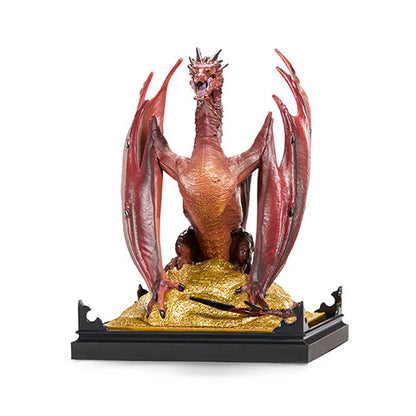 Diorama Smaug - Bilbon le Hobbit - Figurine de collection, exposé sous un angle captivant, idéal pour enrichir votre bibliothèque ou salle de jeux.