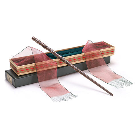 Détail de la baguette magique boîte Ollivander Hermione - Harry Potter, mettant en valeur son design élégant et ses motifs en relief.