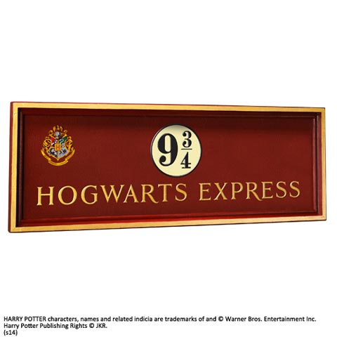 Plaque Poudlard express quai 9¾ en bois de qualité, idéale pour une décoration murale inspirée de l'univers d'Harry Potter, mesurant 56 x 20 cm.