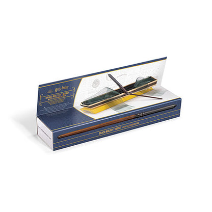 L'intérieur du coffret de la baguette magique de Drago Malefoy, révélant un écrin en velours sur mesure.