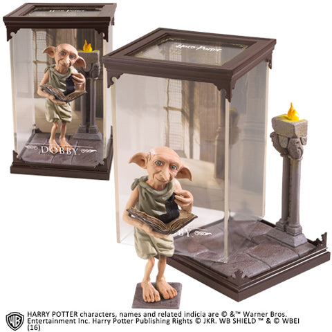 Figurine magique Dobby de Harry Potter - Créatures Magiques, capturant l'essence du personnage emblématique dans sa boîte transparente.