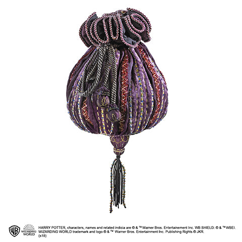 Sac d’Hermione en situation de sortie décontractée, alliant élégance et fonctionnalité pour vos occasions spéciales.