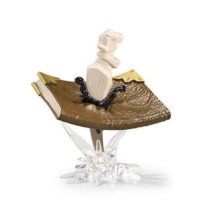 Vue impressionnante du Prop-Ups - Journal de Tom Jedusor & Croc de Basilic - Harry Potter, un objet de collection en résine haute qualité.