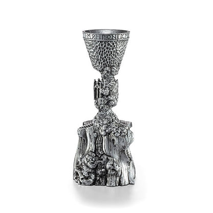 Détails fins de La Coupe de Feu - Harry Potter, illustrant l'artisanat exceptionnel de Noble Collection.