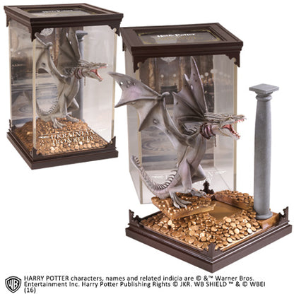Figurine du dragon de Gringotts de la collection Créatures magiques - Harry Potter, mettant en avant son design en PVC de haute qualité et ses détails exquis.