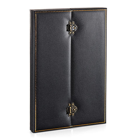 Écrin de collection en simili cuir noir pour la Réplique du collier d’Opale Maudit – Harry Potter, parfait pour une présentation élégante.