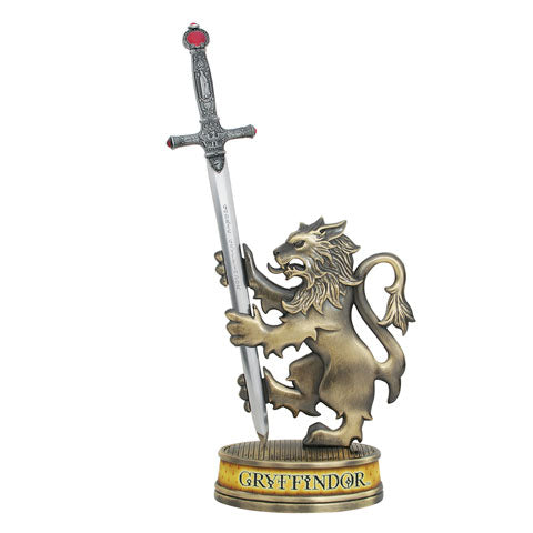 Ouvre-lettres épée de Gryffondor - Harry Potter : une réplique élégante en métal de 23 cm, ornée du lion emblématique de la maison Gryffondor, parfaite pour les fans et collectionneurs.