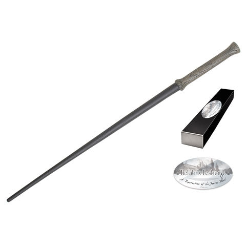 Baguette de Bellatrix Lestrange, réplique officielle en résine, incarne la magie noire avec une finition bois sombre, idéale pour les collectionneurs et fans de Harry Potter.
