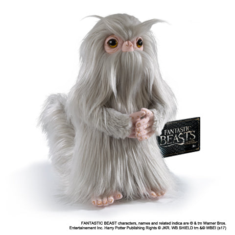 Peluche Demiguise - Animaux Fantastiques, une adorable peluche de 35 cm en polyester, parfaite pour les fans de la saga, qui incarne le mystère et la magie des créatures fantastiques.