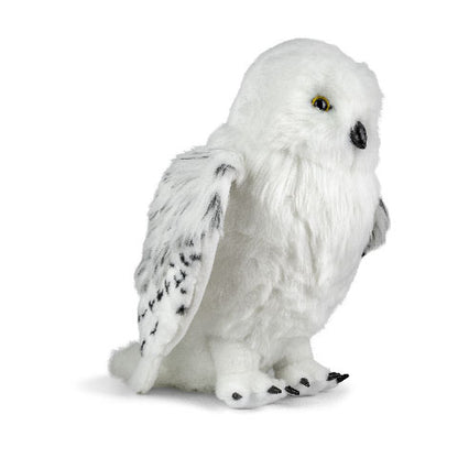 Peluche Hedwige Collector - Harry Potter, représentée majestueusement avec des détails soignés, idéale pour les fans de la saga.