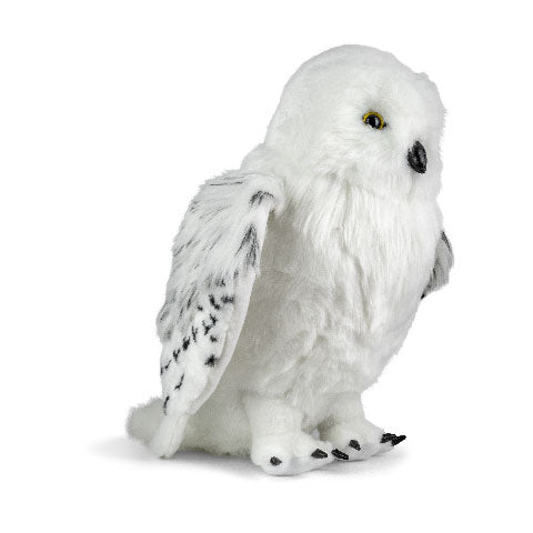 Peluche Hedwige Collector - Harry Potter, représentée majestueusement avec des détails soignés, idéale pour les fans de la saga.