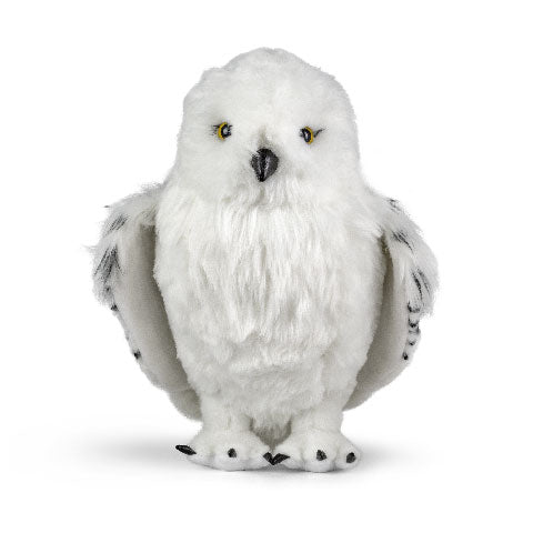 Détails luxueux de la peluche Hedwige Collector - Harry Potter, conçue par Noble Collection, parfaite pour la collection.