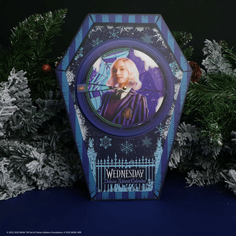 Calendrier de l'avent Deluxe 2025 - Wednesday, un superbe calendrier rempli de surprises pour célébrer les fêtes de Noël, contenant des trésors comme des bracelets d'amitié et des goodies ludiques.