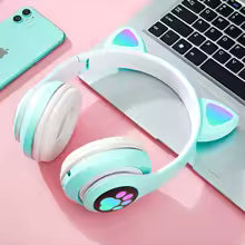 Casque audio Féerique à Oreilles de Chat RGB, soulignant ses caractéristiques techniques attractives pour les utilisateurs.