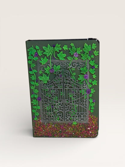 Pages intérieures du Carnet Portail, conçu pour accueillir croquis et récits fantastiques, favorisant la créativité.