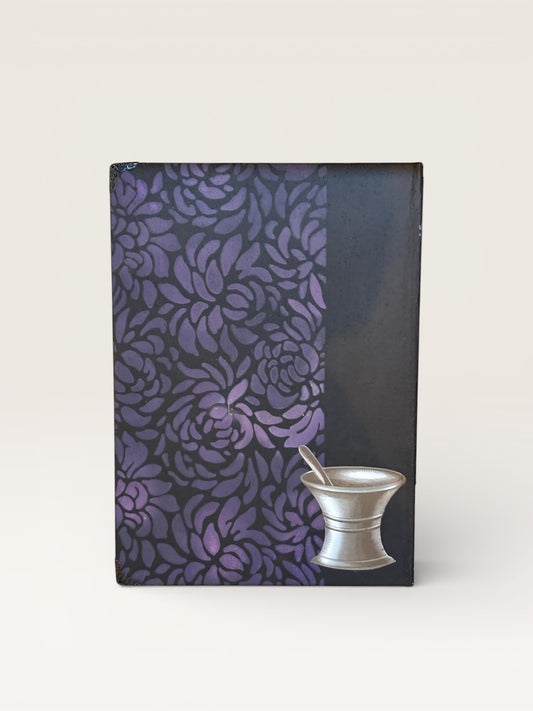 Zoom sur le Carnet Sorcellerie - Pages non lignées et fabrication artisanale, idéal pour l'écriture libre et les dessins inspirés.