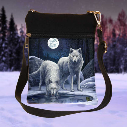 Petit Sac à bandoulière Guerriers de l'hiver de Nemesis Now, montrant un design multicolore et captivant avec des motifs de loup, parfait pour transporter la magie de l'hiver.