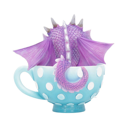 Figurine mignonne Dragon dans une tasse à thé 11,2 cm, un petit dragon espiègle en résine enveloppé dans une tasse à pois bleu ciel.
