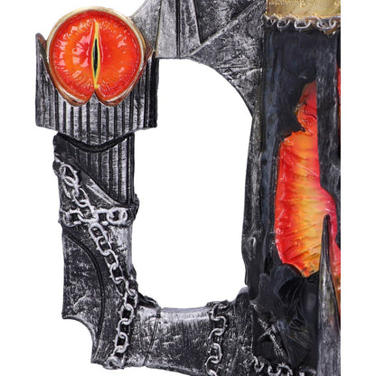 Chope Sauron de 15,5 cm de Nemesis Now, un accessoire de décoration captivant pour passionnés vus de près.