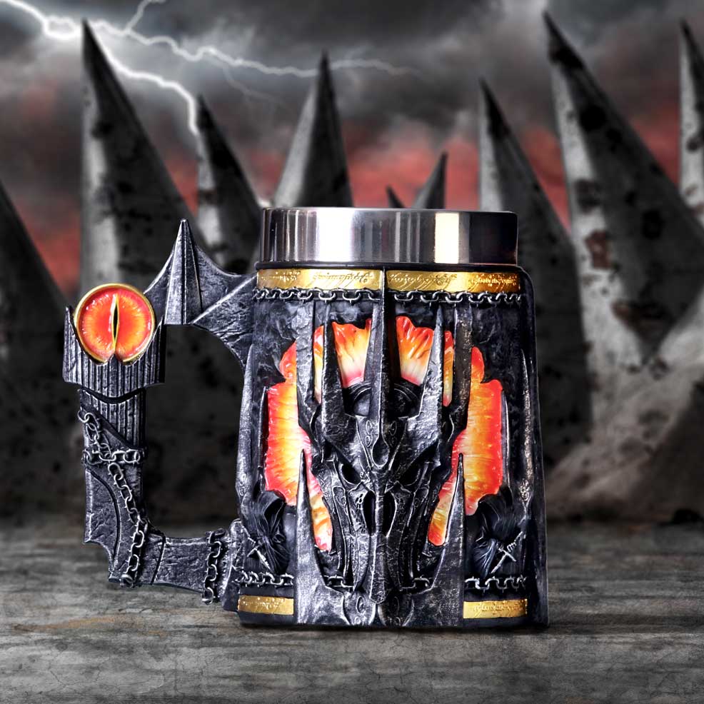 Chope Sauron 15,5 cm de Nemesis Now : Un accessoire captivant représentant la tour Barad-Dur et l'Œil de Sauron, parfaite pour les fans du Seigneur des Anneaux.