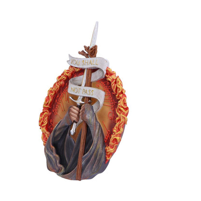 Ambiance de décoration intérieure avec la plaque murale Le Seigneur des Anneaux Tu ne passeras pas, ajoutant une touche épique aux murs d'une maison.